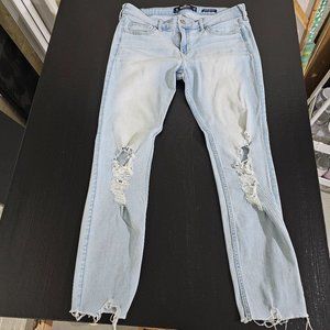 HOLLISTER LOW-RISE SUPER SKINNY 9R